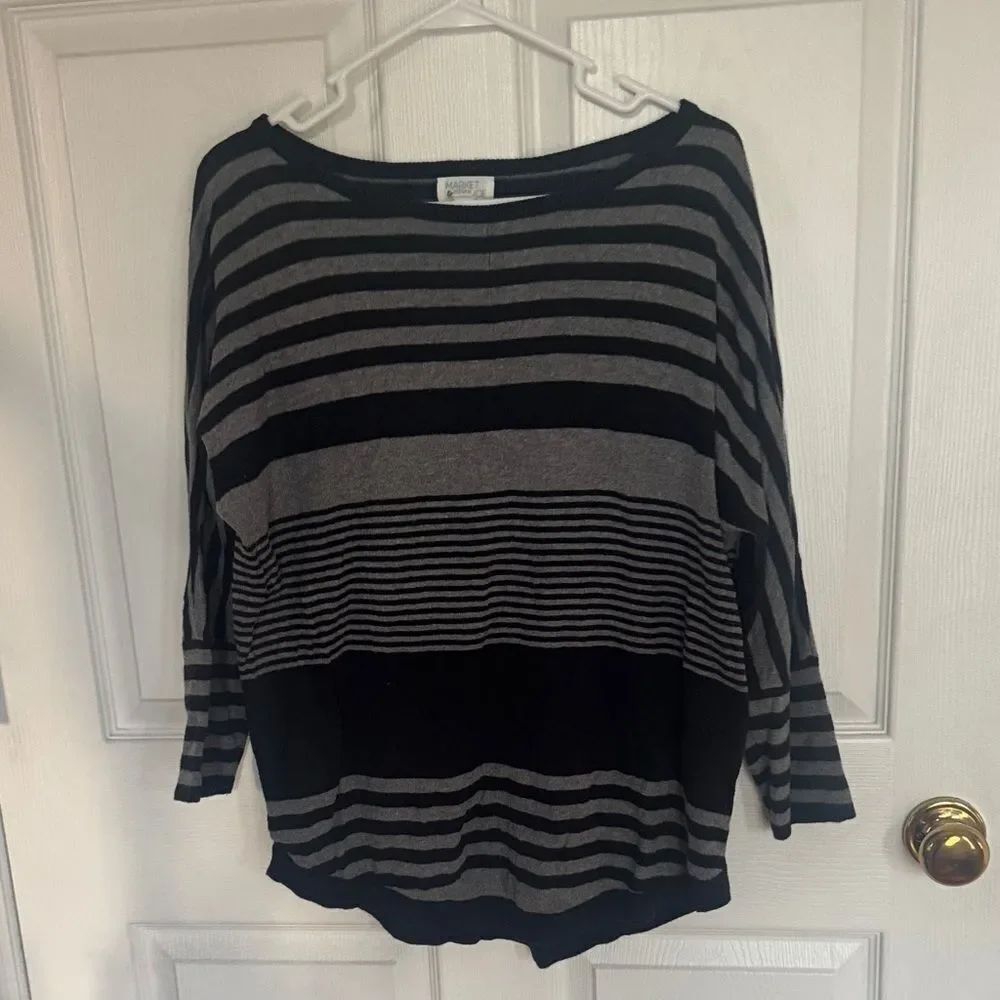Market & Spruce Black and Gray Knit Top